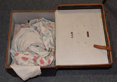 Lot 1022 - Quantity of assorted textiles including white cotton and linen, table linen, embroidered...