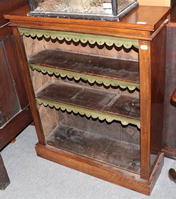 Lot 1402 - A small mahogany three tier open bookcase