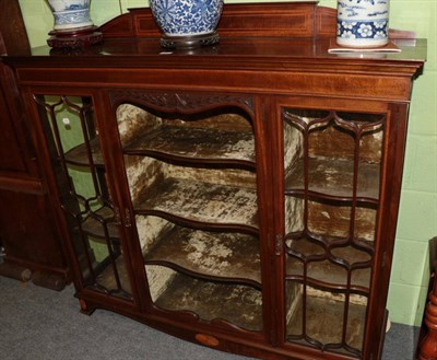 Lot 1499 - An Edwardian mahogany inlaid display cabinet