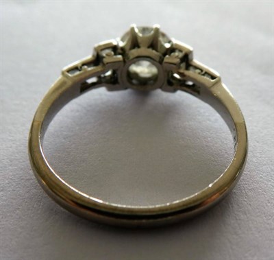 Lot 2113 - An Early 20th Century Diamond Ring, a round brilliant cut diamond centrally in white claw settings