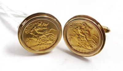 Lot 203 - A pair of gold half sovereign cufflinks