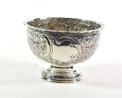Lot 307 - An Edward VII silver rose-bowl, by The Goldsmiths and Silversmiths Co. Ltd., London, 1904, tapering