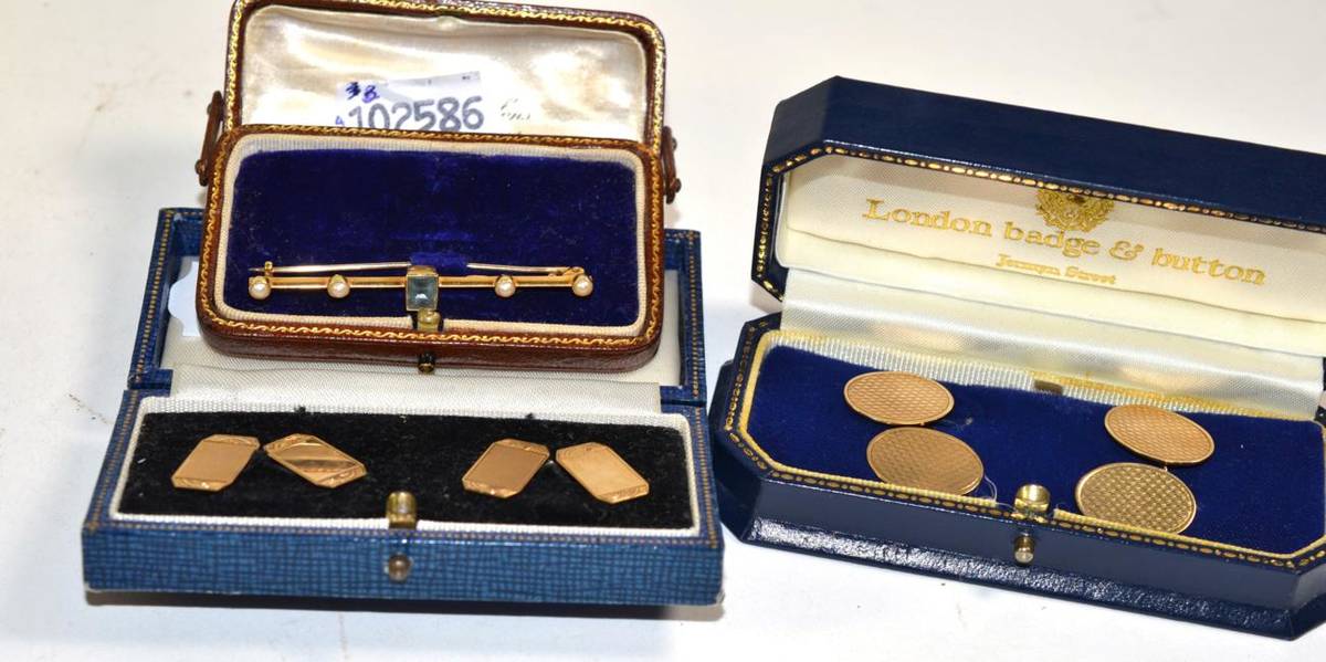 Lot 354 - Two pairs of 9 carat gold cufflinks, cased; and a bar brooch stamped '15CT', length 5.5cm