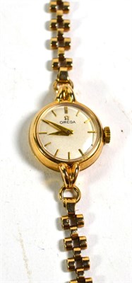 Lot 465 - A lady's 9ct gold wristwatch, signed Omega