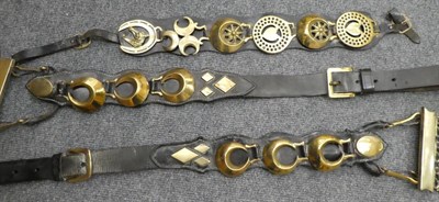 Lot 1029 - A large quantity of brass and copper wares including horse harnesses; and various show horse...