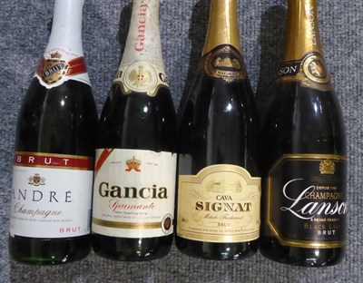 Lot 1052 - Champagne and sparkling wines comprising: Piper Heidseck, Juve y Camps Reserve, Bollinger...