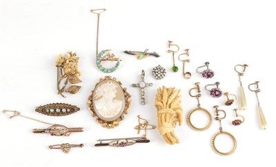 Lot 135 - A Quantity of Jewellery; including four early 20th century seed pearl brooches; a cameo brooch;...