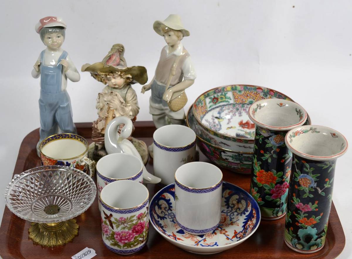 Lot 18 - A tray of ornamental china
