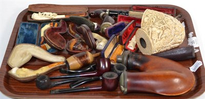 Lot 35 - A tray, containing a large collection of 19th century and later Meerschaum and other pipes,...