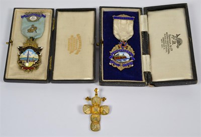 Lot 119 - Two Masonic medals, Beacon Lodge dated 1923, Benebalgrag founder, together with a gilt metal...