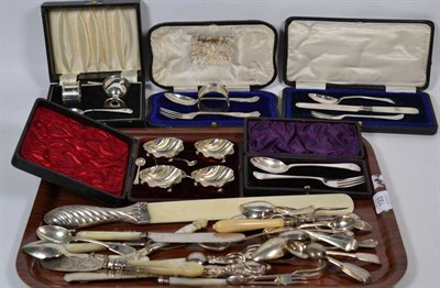 Lot 193 - A quantity of silver flatware, including various cased sets