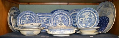 Lot 225 - A quantity of blue and white willow pattern meat plates, dinner plates, tureen etc