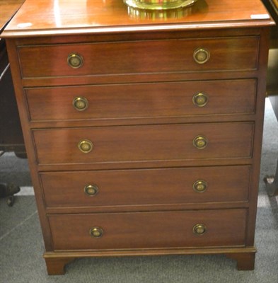 Lot 1374 - A reproduction mahogany small five drawer chest