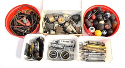 Lot 3092 - A Quantity of Autojumble, to include various dashboard oil, amp meter, volt meter and...