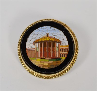 Lot 113 - A micro-mosaic circular brooch in a 9 carat gold frame, diameter 2.7cm (a.f.)