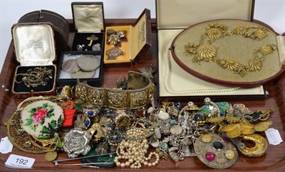 Lot 192 - Assorted jewellery (some damaged) to include a bangle stamped Depose; a hardstone three row...