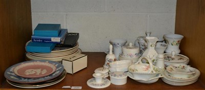 Lot 232 - Assorted decorative ceramics including Wedgwood plates and small decorative china pin dishes, spill