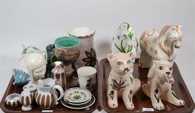 Lot 253 - Group of Rye pottery, including David Sharp (two trays)