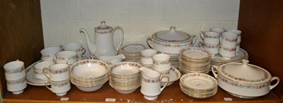 Lot 271 - Paragon Belinda ten place sitting tea/dinner service