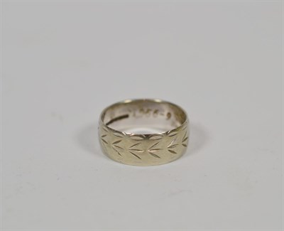 Lot 344 - An 18 carat white gold engraved band ring, finger size S