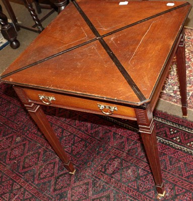 Lot 512 - An Edwardian mahogany envelope card table