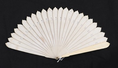 Lot 2068 - An Attractive Circa 1830's Brisé Dance Fan, the guards of bone, the sticks of card, barrel...