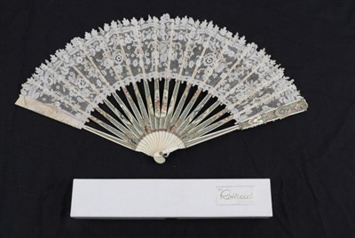 Lot 2121 - A Very Fine Belgian Bobbin Lace Fan, probably late 19th Century Ghent Valenciennes, the top...