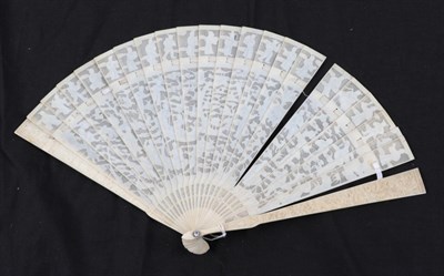 Lot 2217 - A Fine Chinese Carved Ivory Brisé Fan, circa 1790-1810, Qing Dynasty, the twenty-one inner...