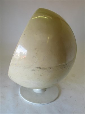Lot 3672 - Eero Aarnio (Finnish, b.1932): A Ball or Globe Chair, the cream fibreglass with removable...