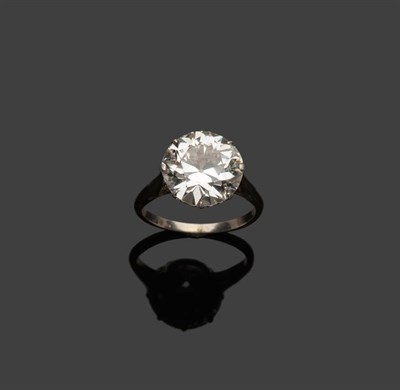 Lot 330 - An Early 20th Century Diamond Solitaire Ring, the round brilliant cut diamond in a white eight claw