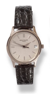 Lot 419 - A Fine 18ct White Gold Calendar Centre Seconds Wristwatch, signed Patek Philippe, Geneve, Ref:...