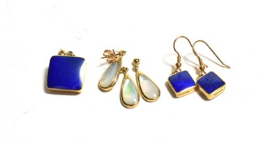 Lot 102 - A 9 carat gold mother of pearl pendant with matching drop earrings; and a 9 carat gold lapis lazuli