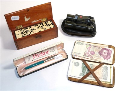 Lot 242 - A set of Victorian ebony and bone dominoes, a cased Parker 61 pen with other items