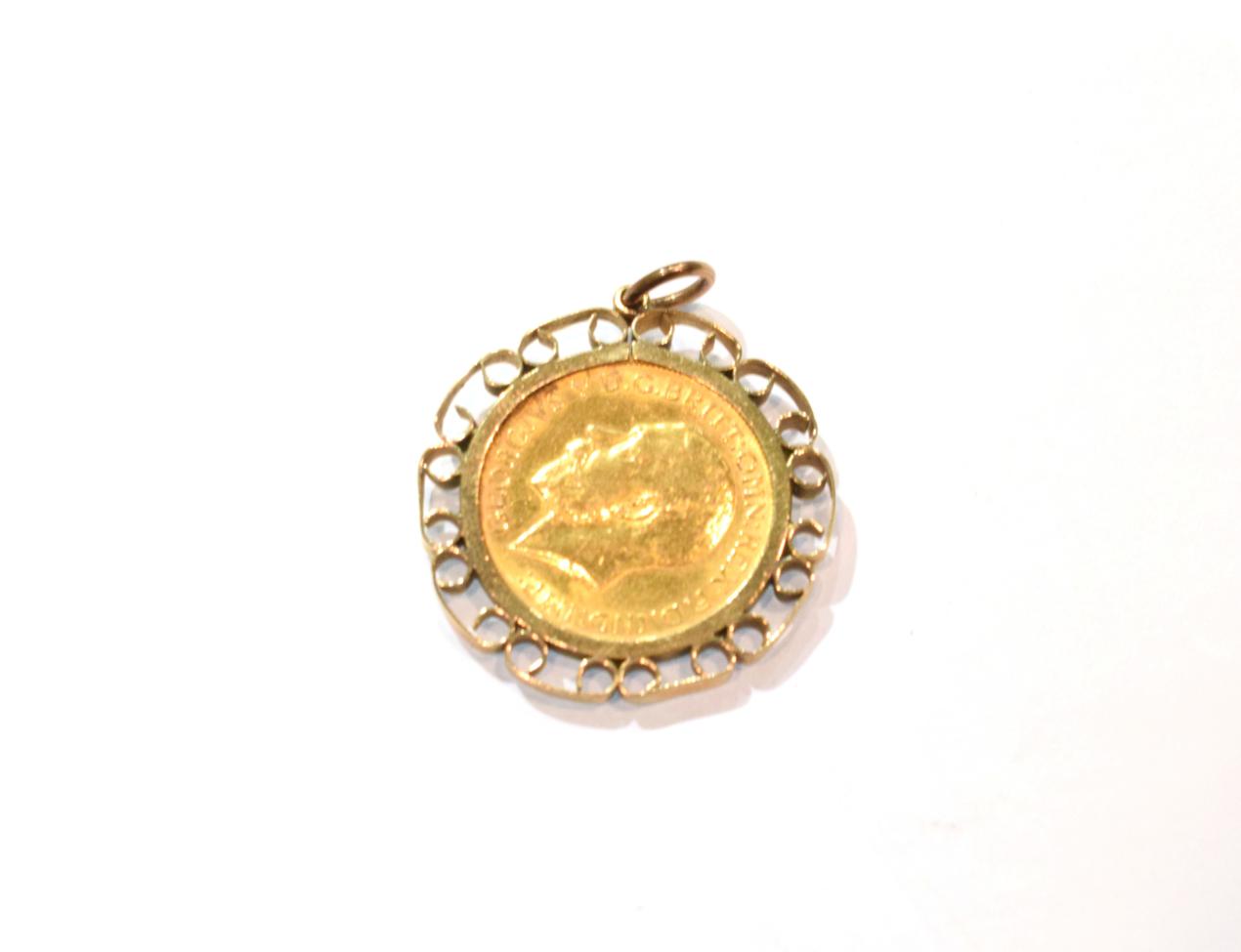 Lot 266 - A 1914 sovereign loose mounted as a pendant