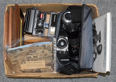 Lot 308 - Assorted cameras and photographic accessories including Exakta, Carl Zeiss 50mm, 28mm and 300mm...