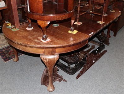 Lot 1250 - A late 19th century/early 20th mahogany wind-out dining table