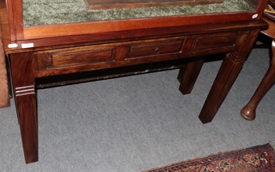 Lot 1261 - A reproduction hardwood table