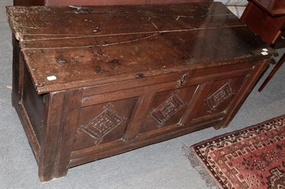 Lot 1285 - 17th century oak blanket chest