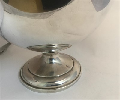 Lot 153 - A George V Silver Punch-Bowl, by Walker and Hall, Sheffield, 1916, tapering and with shaped rim, on