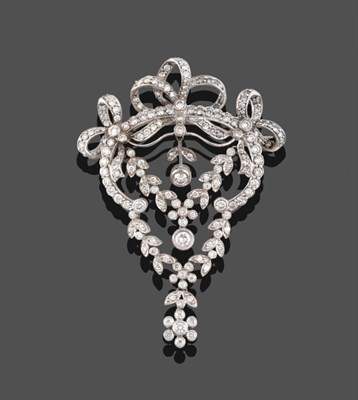 Lot 356 - A Diamond Garland Brooch, in the Edwardian Style, set throughout with round brilliant cut diamonds