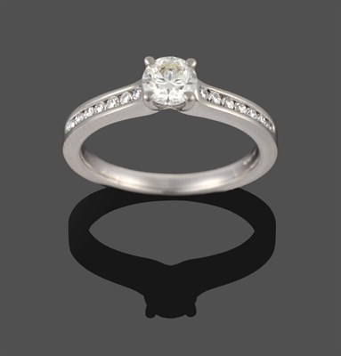 Lot 376 - A Platinum Diamond Ring, the round brilliant cut diamond in a four claw setting, to shoulders inset