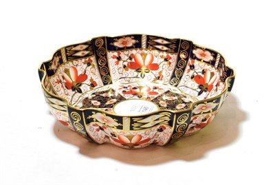 Lot 146 - A Royal Crown Derby old Imari bowl, pattern 2825, pre-1920, 10'' diameter