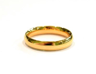 Lot 276 - An 18 carat gold band ring, finger size U