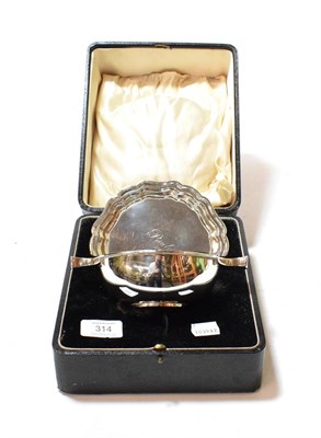 Lot 314 - A George V silver quaich and dish, the quaich Birmingham, 1923, the dish by Joseph Gloster and Co.