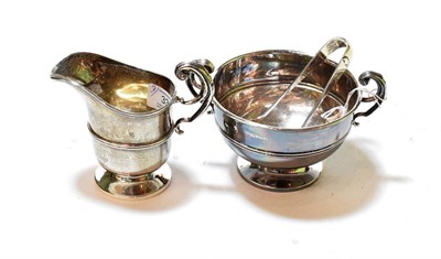 Lot 334 - A Edward VII silver cream-jug and sugar-bowl, by Williams (Birmingham) Ltd., Birmingham, 1905, each