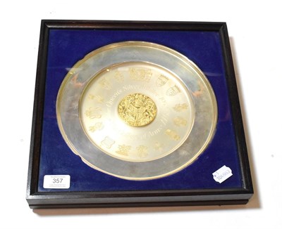 Lot 357 - An Elizabeth II parcel-gilt silver commemorative plate, by The Yorkshire Mint, Sheffield, 1977,...