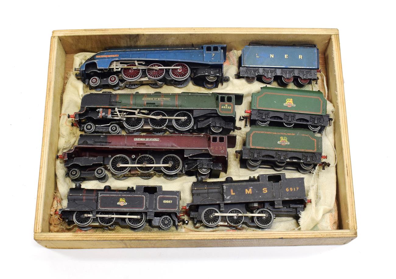 Lot 3250 - Hornby Dublo 3-Rail Locomotives Sir Nigel Gresley, Duchess of Montrose, Duchess of Atholl,...