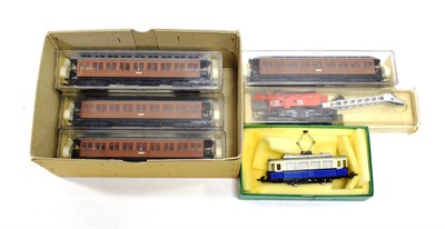 Lot 3257 - Hamo HO Gauge Tramcar blue/white (E-G); Electrotren 2x5000 and 2x5006 Coaches and a Liliput...