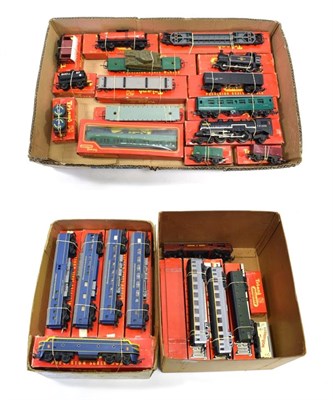 Lot 3266 - Triang Railways OO Gauge Locomotives And Rolling Stock including R159 Double ended Diesel with four