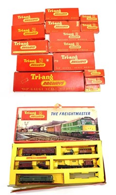 Lot 3268 - Triang Railways OO Gauge RS51 Freightmaster Set (G box F) together with assorted other accessories